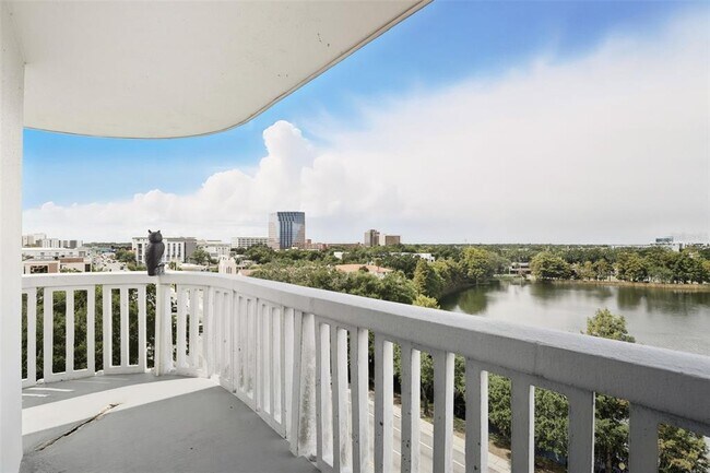 Building Photo - 400 E Colonial Dr