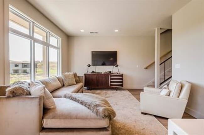 Building Photo - West Side Manhattan Townhome Available July 1!