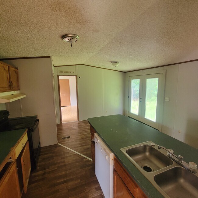Building Photo - White Oak Properties (304 Pankey)