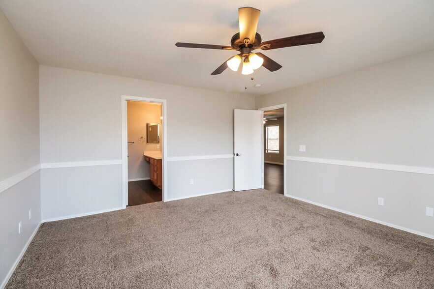 Building Photo - 151 S Parkwood