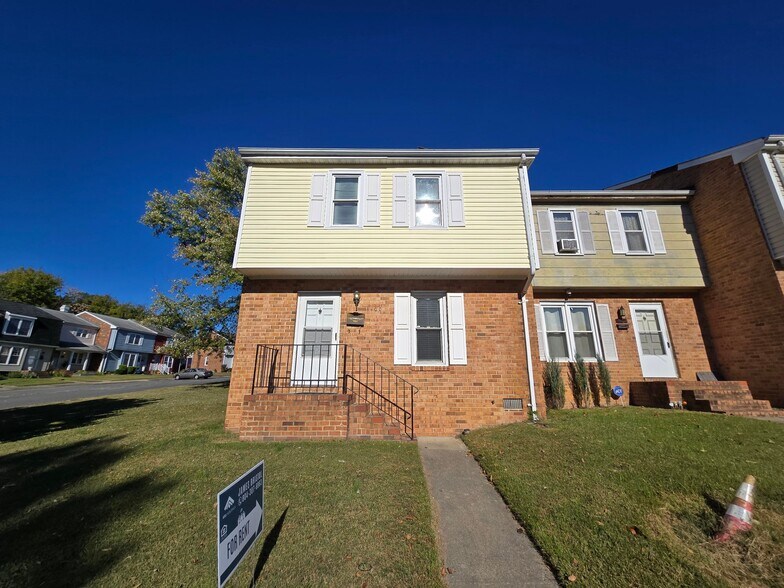 Building Photo - 4400 Foxden Dr