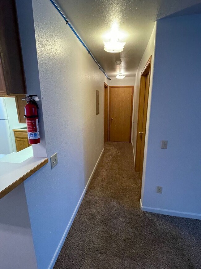 Building Photo - 1 Bedroom 1 Bathroom unit located in Wasilla!