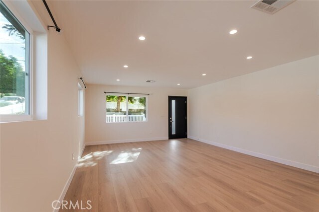 Building Photo - 10425 Pinyon Ave