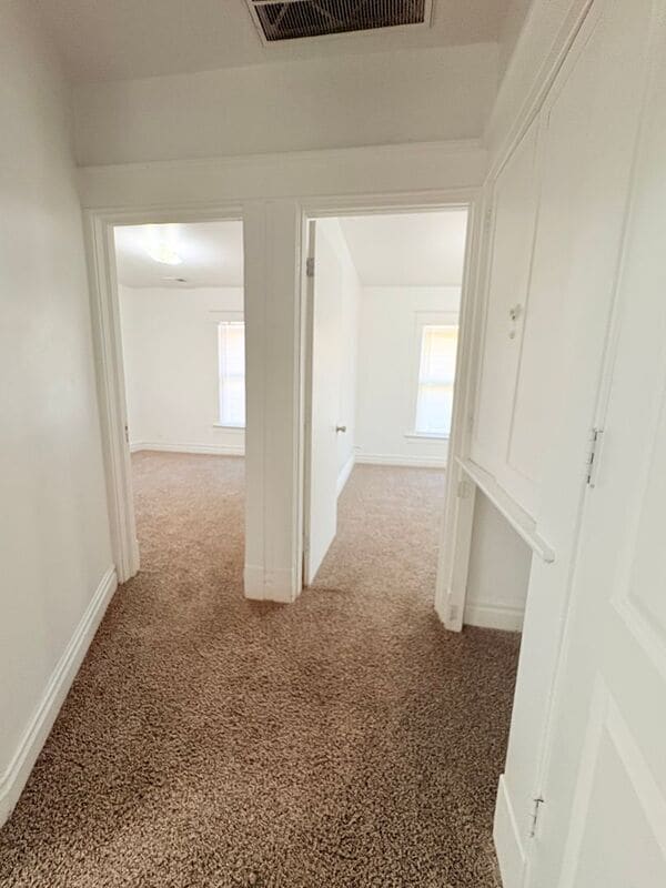 Building Photo - 523 W Maple Ave