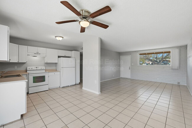 Building Photo - 210 S Alandale Pl