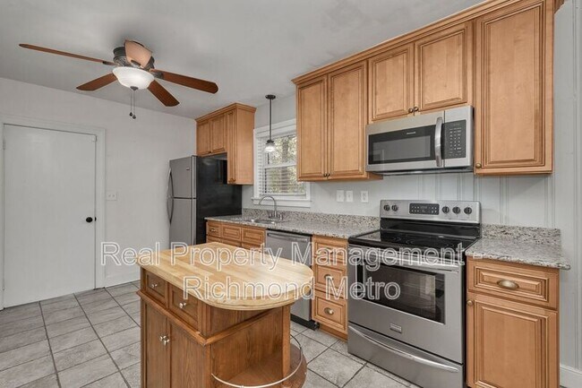 Building Photo - 7421 Dell Dr