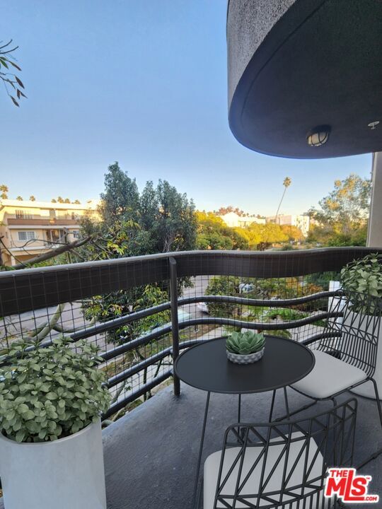 Building Photo - 832 3rd St