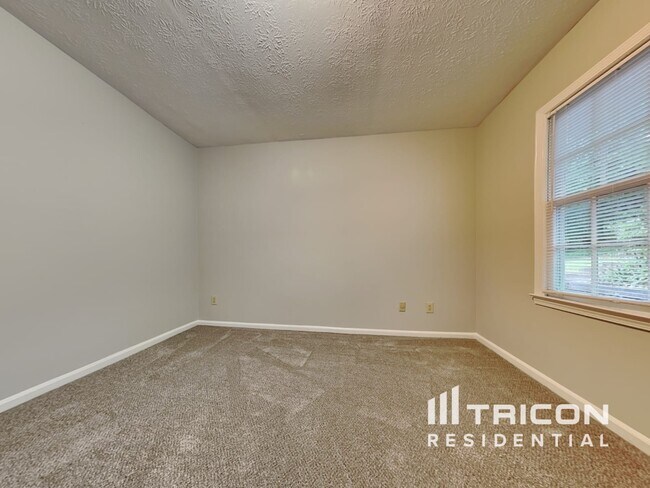 Building Photo - 955 Willow Run