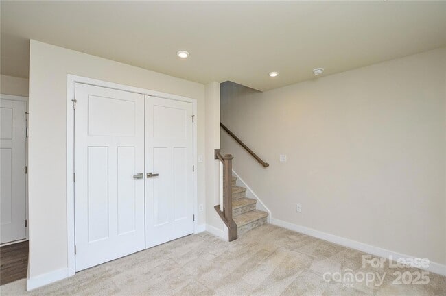 Building Photo - 9833 Oaklawn Blvd NW