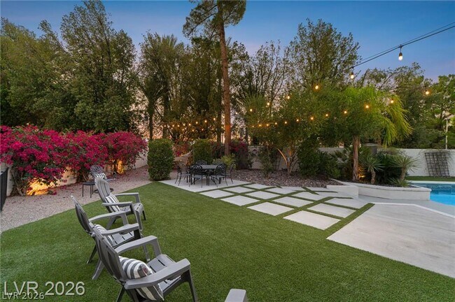 Building Photo - 2233 Versailles Ct
