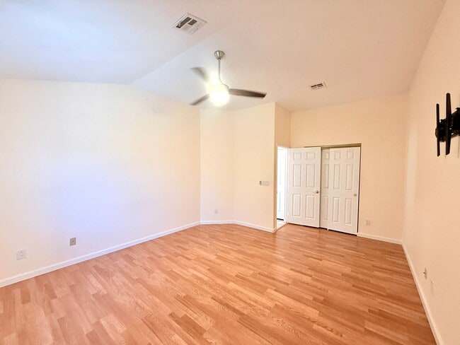 Building Photo - Spacious 4-Bedroom, 2-Bathroom Single-Stor...