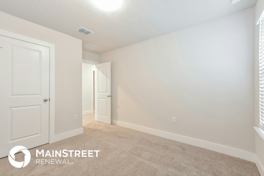 Building Photo - 804 E Voorhis Ave