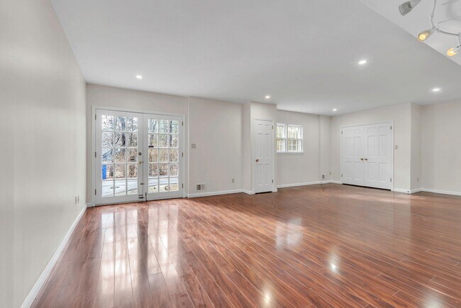 Building Photo - 8616 Chateau Dr