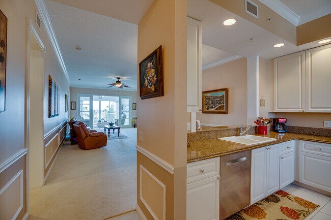 Building Photo - 38 Harbour Isle Dr E
