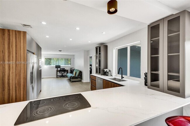 Building Photo - 1940 NE 185th Terrace