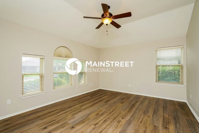 Building Photo - 3 Bedroom Pet-Friendly Home in Carrollton, TX with Main Street Renewal