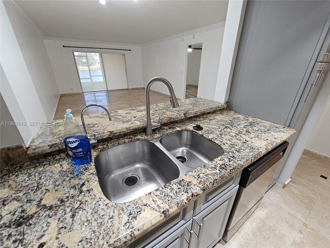 Building Photo - 6575 W Oakland Park Blvd