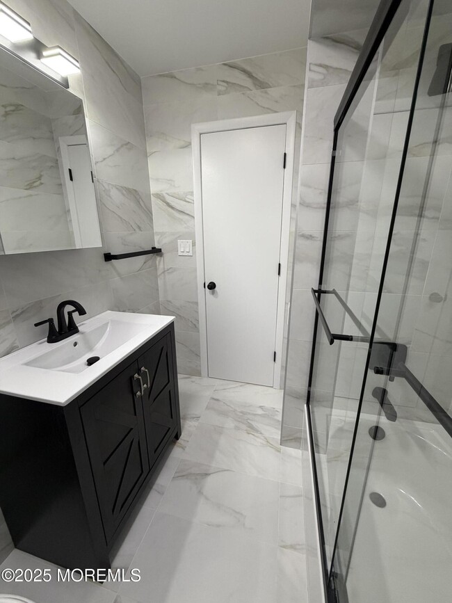 Building Photo - 14 W 3rd St