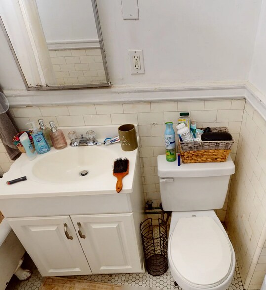 Building Photo - 133 Glenville Ave