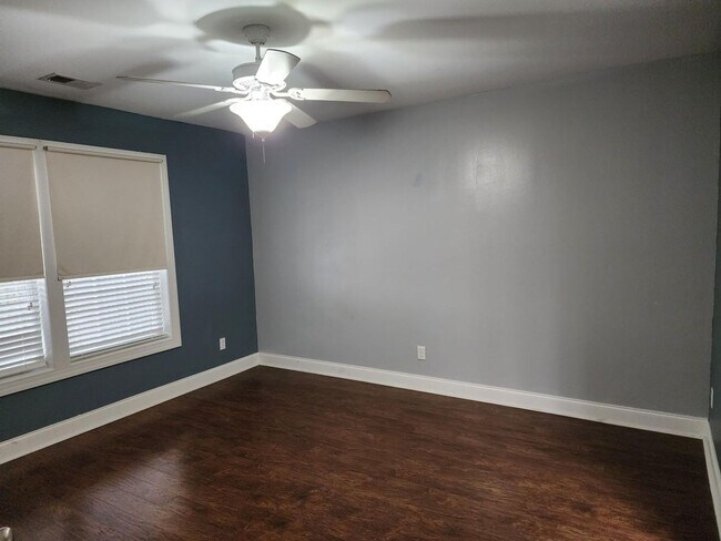 Building Photo - 4952 Date Palm Dr