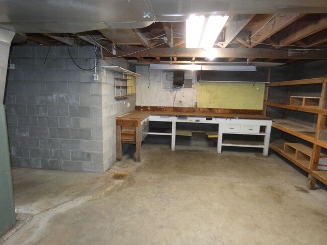 Building Photo - 2521 S Laurel St