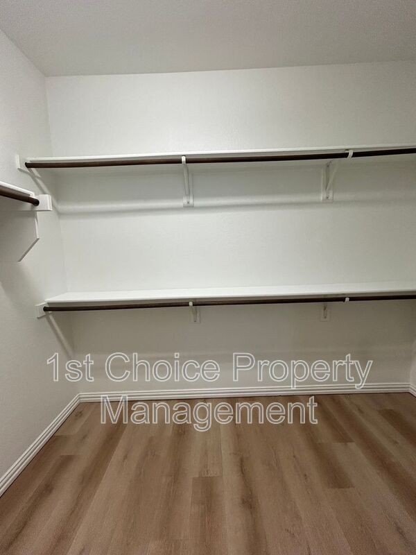 Building Photo - 952 Pinnacle Ridge Rd