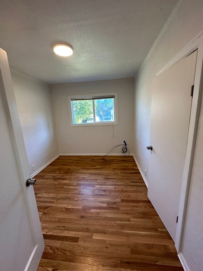 Building Photo - 6815 Lower Ridge Rd