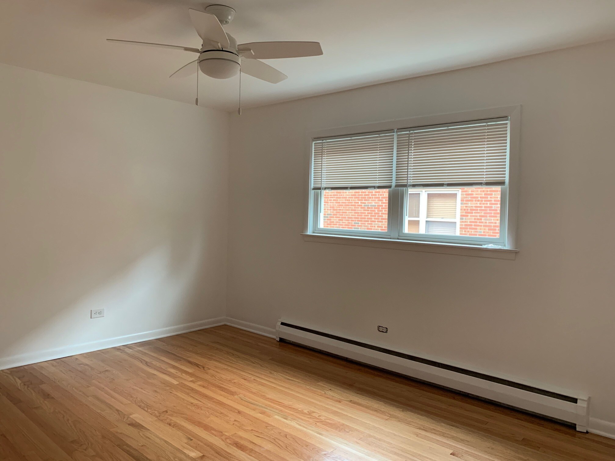 bed 1 - 1641 Linden St