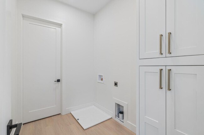 Building Photo - 7826 S Northshore Dr