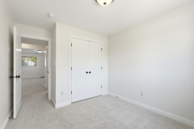 Building Photo - 3087 N 1075 W