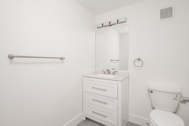 Building Photo - 92 Clinton Pl