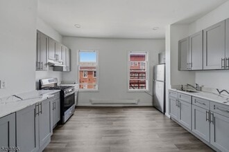 Building Photo - 76-78 Market Street Unit 5