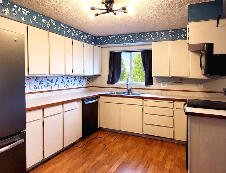 Kitchen - 649 N Hayes St