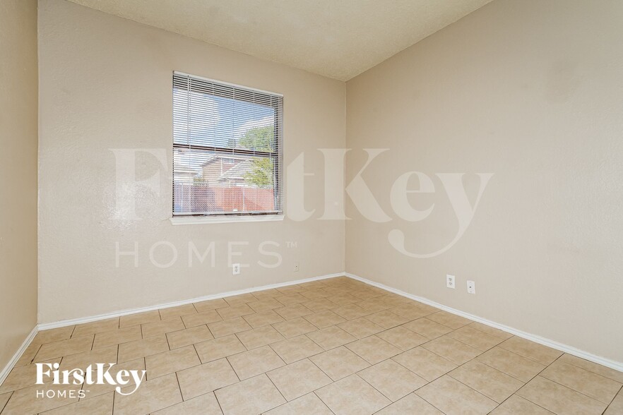 Building Photo - 1113 Sandalwood Ln