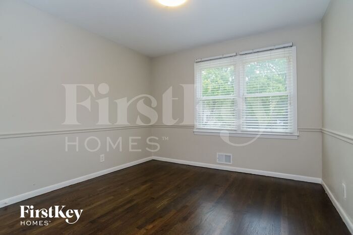 Building Photo - 9006 Grandview Dr