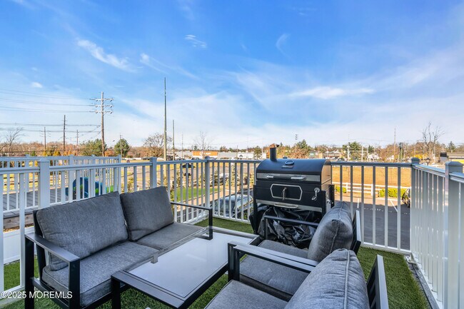 Building Photo - 2002 Evans Ln