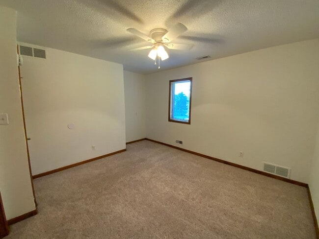 Building Photo - 201- 203 Briarcrest Ct