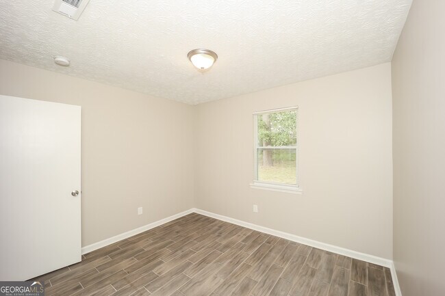 Building Photo - 1017 Lombardy Way