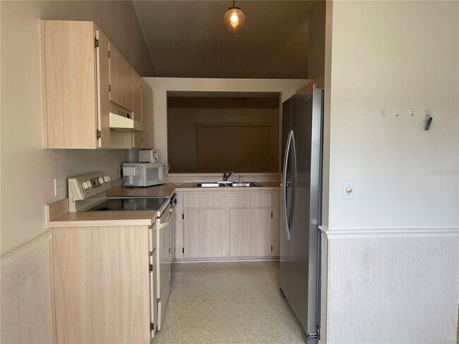 Building Photo - 607 Whispering Pines Blvd