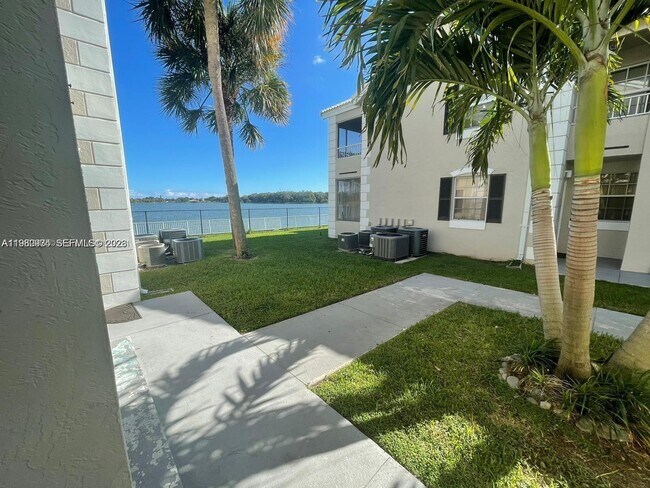 Building Photo - 2811 N Oakland Forest Dr