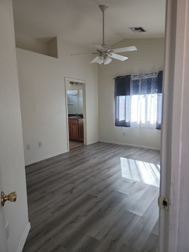 Building Photo - "Charming 3-Bedroom Oasis in Sahuarita - Spacious Living Awaits!"