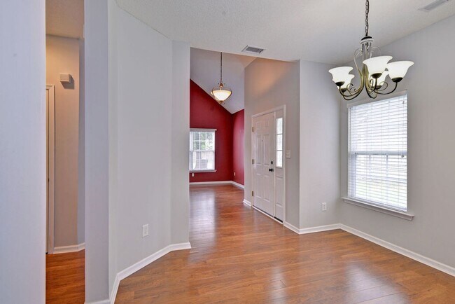 Building Photo - Spacious Duplex in Willow Lakes