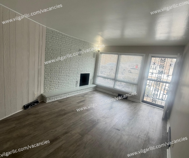 Building Photo - Updated 2-Bedroom • 1-Bathroom Home