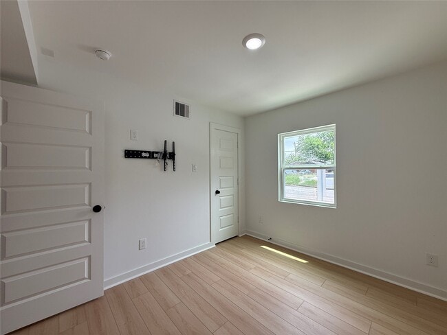 Building Photo - 3617 Rosalie St