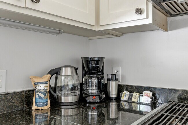 Building Photo - Preleasing for July 15, 2027 | Fully Furnished 3BR Near USC