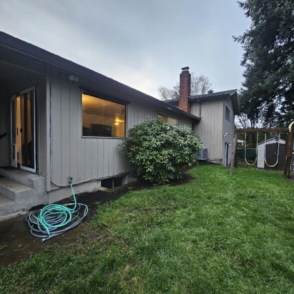 Building Photo - 12370 SW 121st Ave