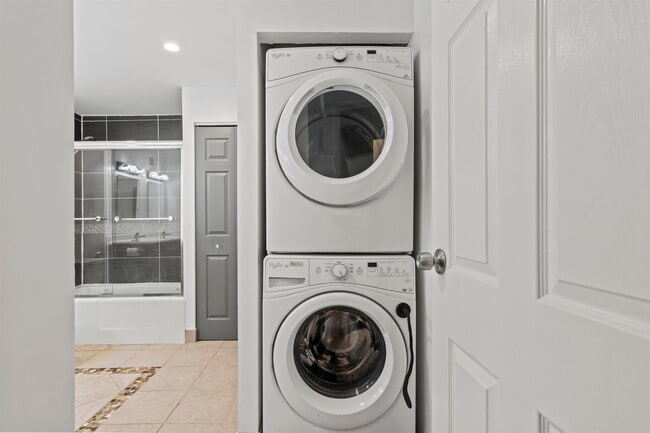 Building Photo - 1 Greene St