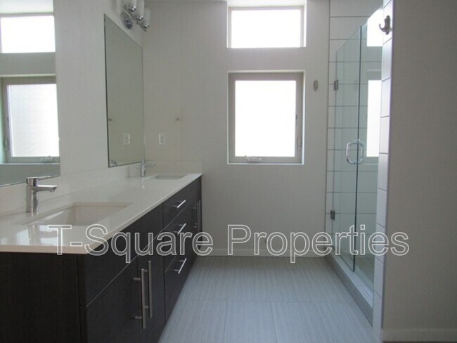Building Photo - 4848 A Delridge Way SW