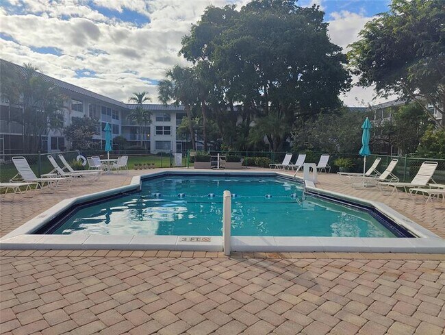 Building Photo - 4025 N Federal Hwy