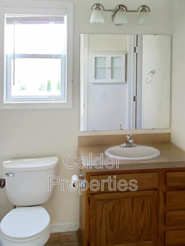 Building Photo - 2086 Eaststone St SE
